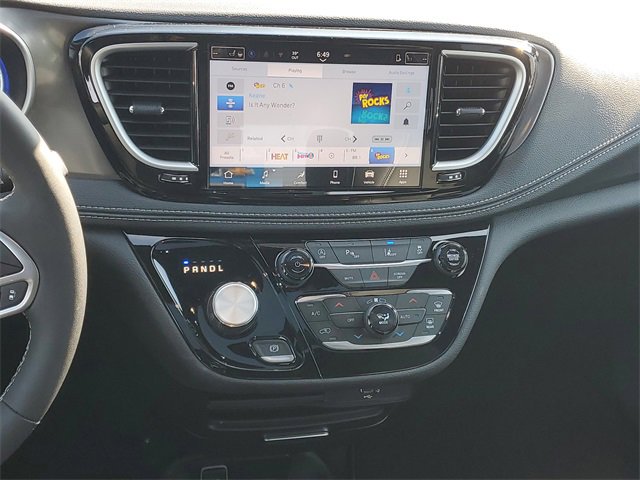 New 2026 Chrysler Pacifica Select image 15