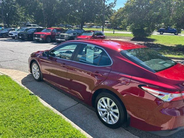 Used 2018 Toyota Camry LE FWD image 9