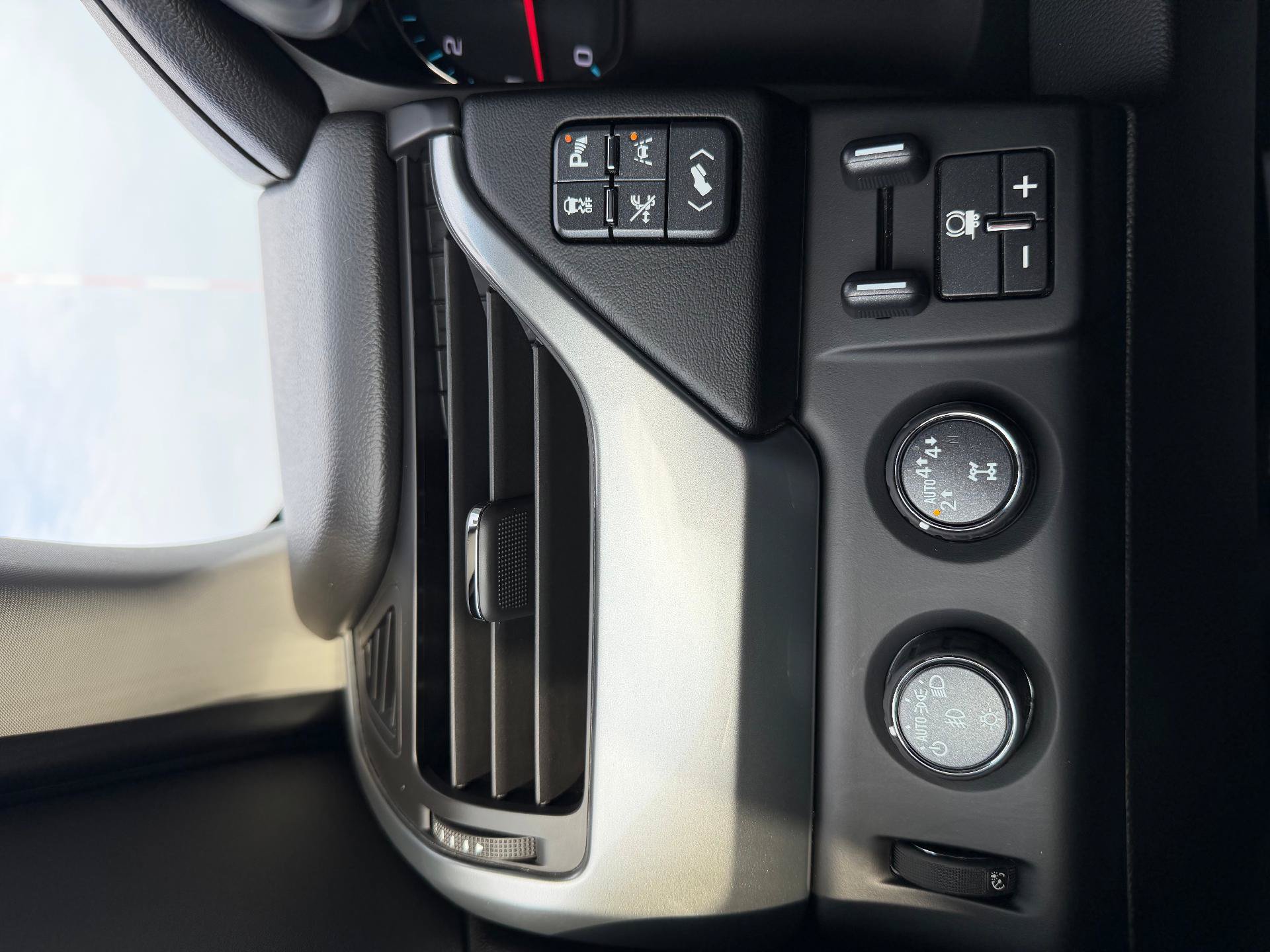 Used 2019 Chevrolet Tahoe Premier AWD/4WD image 11