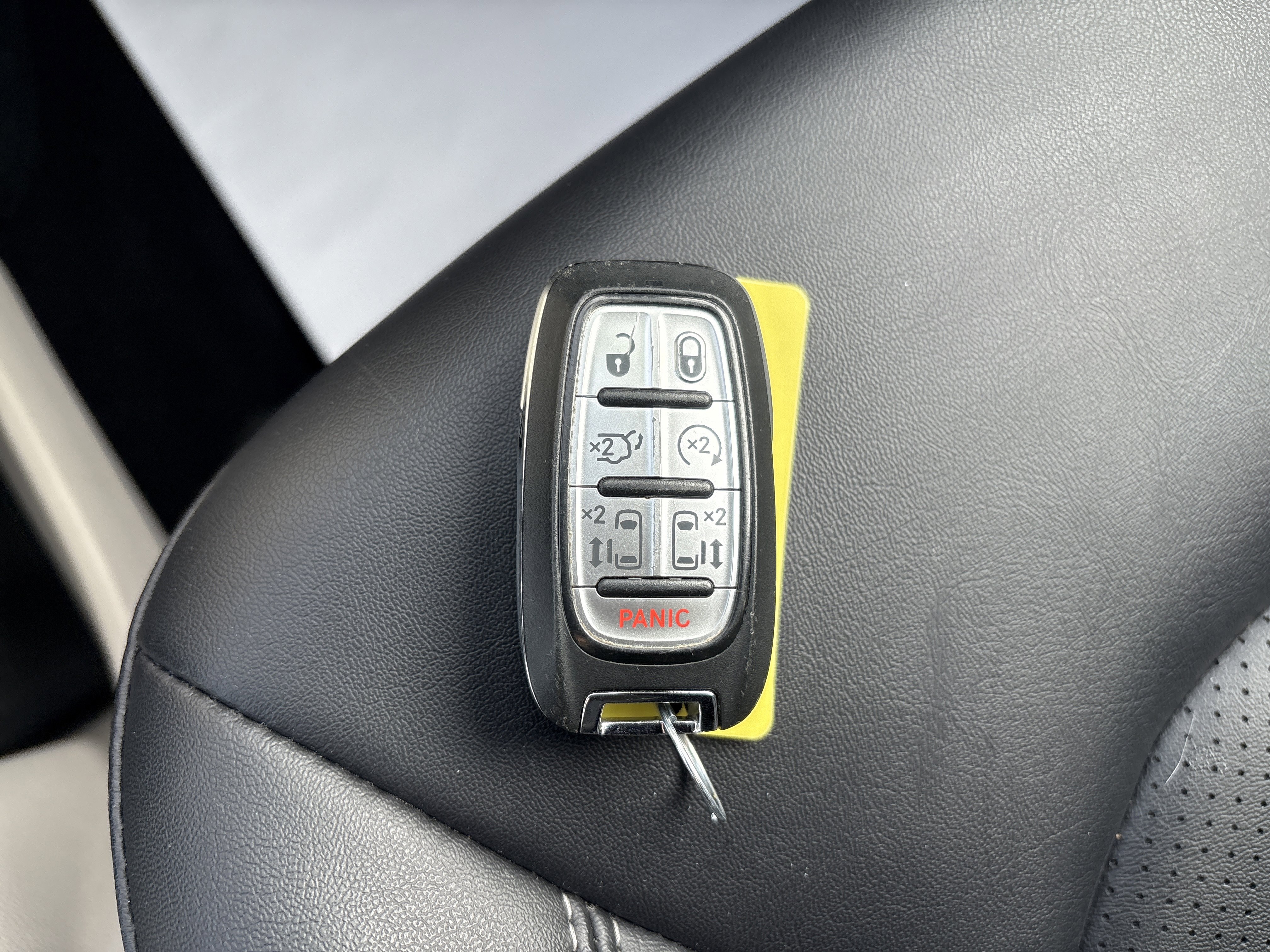 Used 2024 Chrysler Pacifica Touring-L image 29