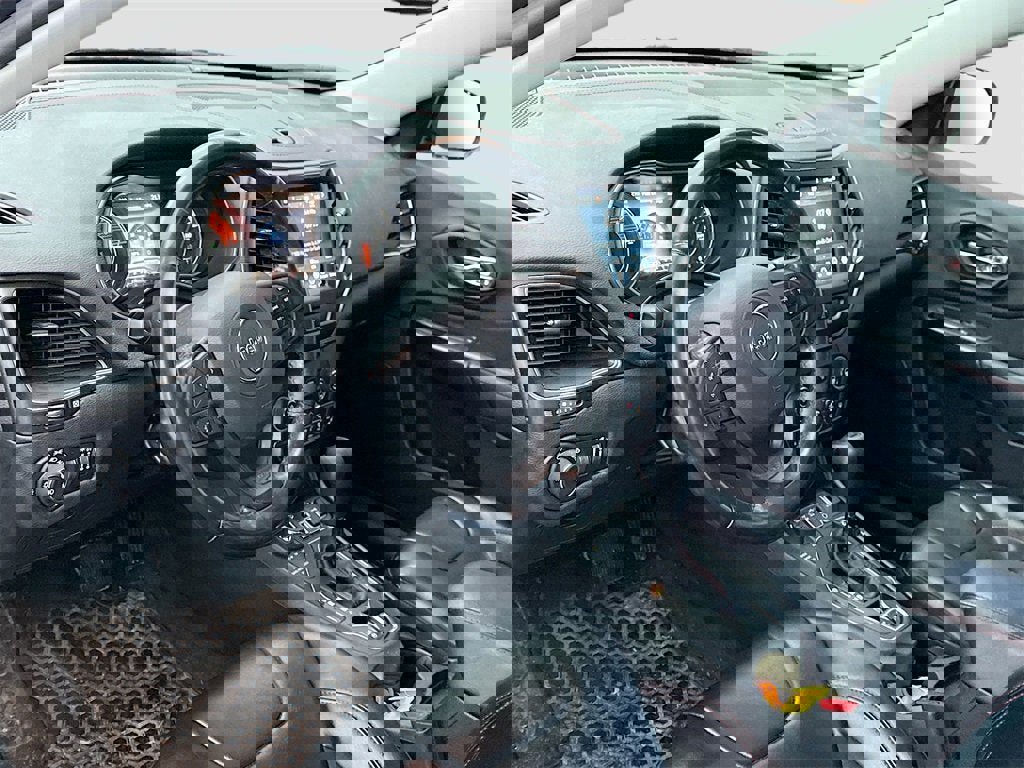 Used 2020 Jeep Cherokee Trailhawk image 7