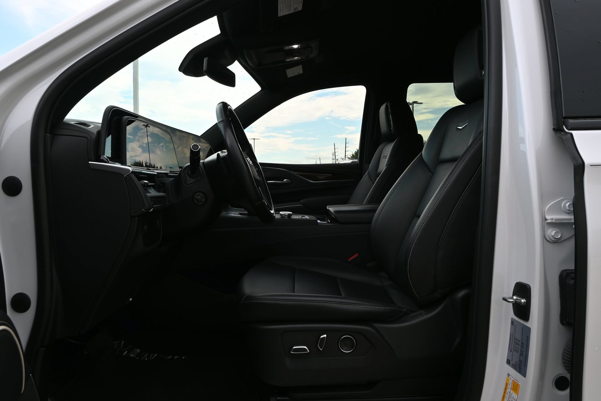 Used 2023 Cadillac Escalade Luxury w/ LPO, Floor Liner Package RWD image 17