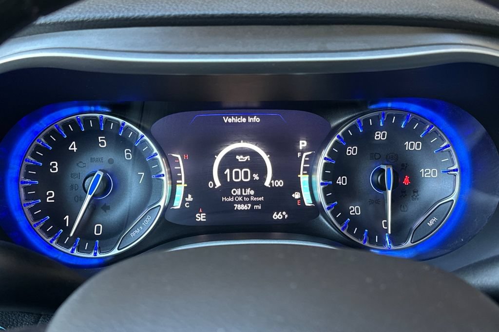 Used 2021 Chrysler Pacifica Touring FWD image 25