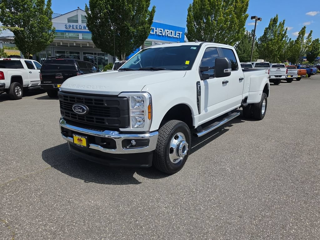 Used 2024 Ford F350 XL w/ Snow Plow/Camper Package AWD/4WD image 2