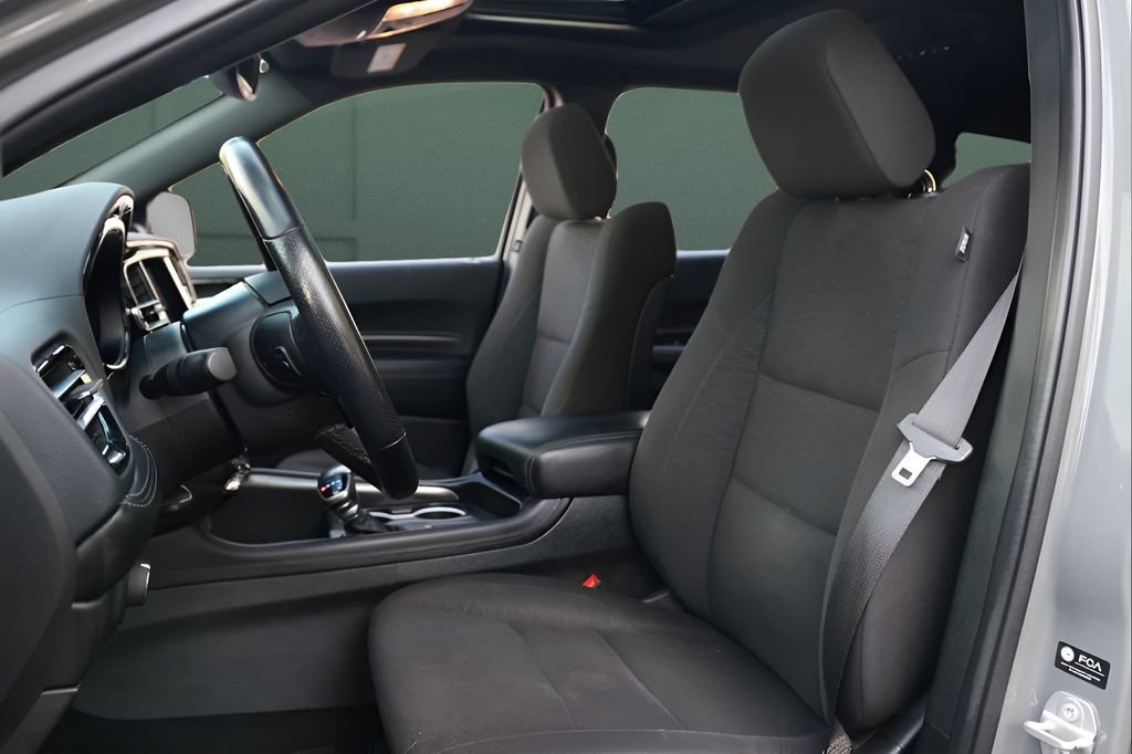 Used 2022 Dodge Durango SXT w/ Blacktop Package AWD/4WD image 2