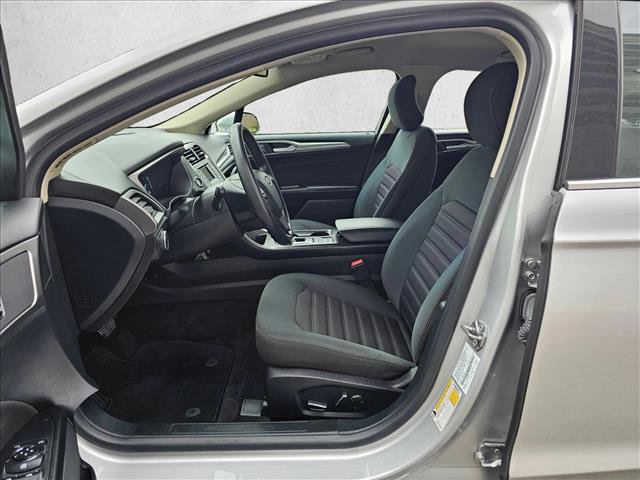Used 2018 Ford Fusion SE FWD image 19