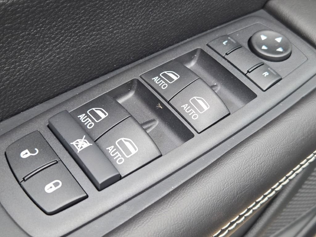 New 2027 Chrysler Pacifica Select FWD image 35