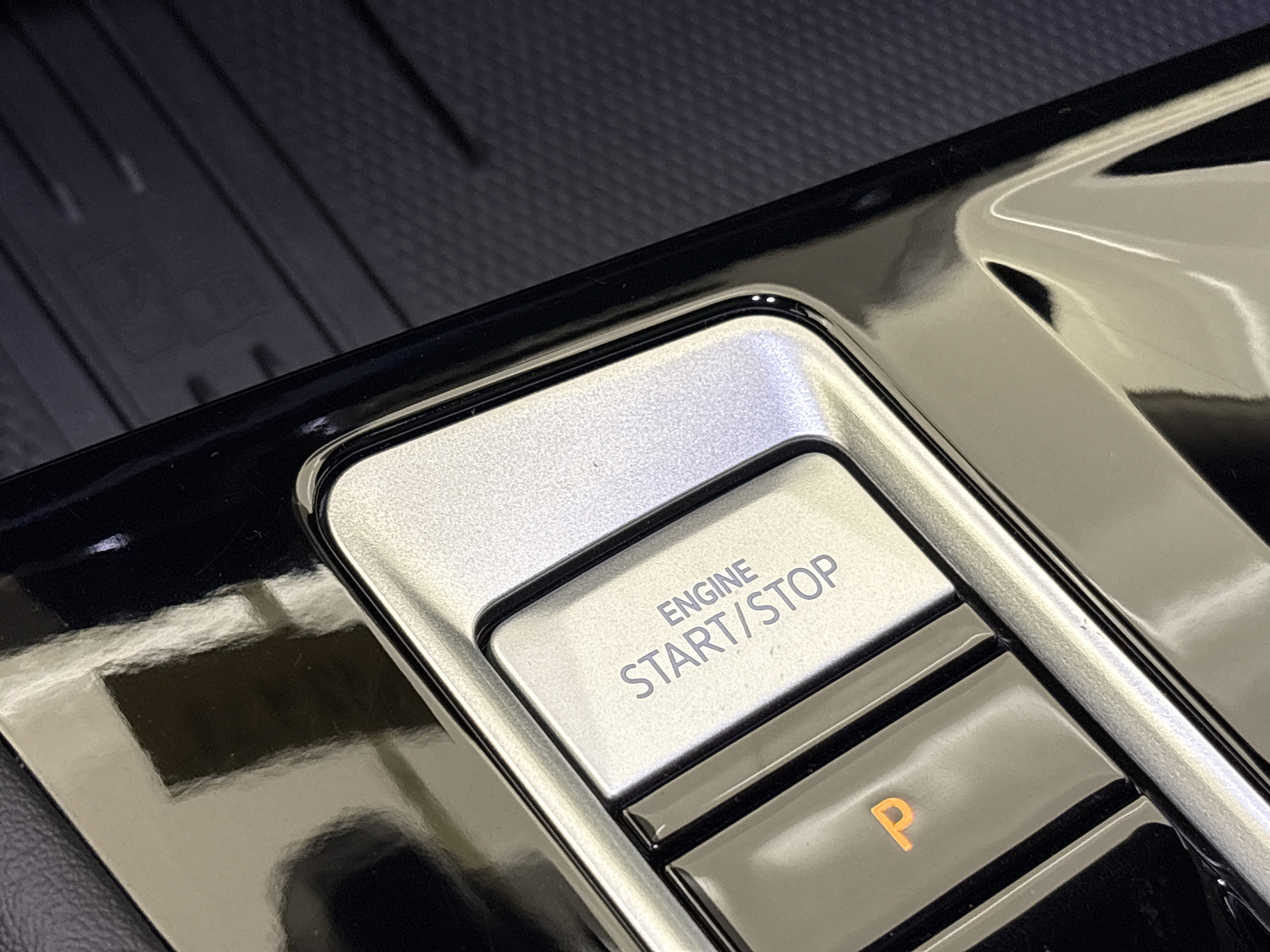 Used 2025 Volkswagen Atlas SEL Premium R-Line AWD/4WD image 23