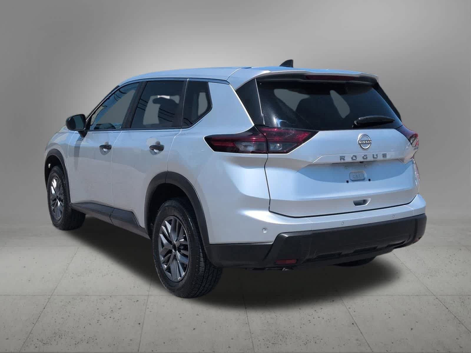 Used 2024 Nissan Rogue S FWD image 4