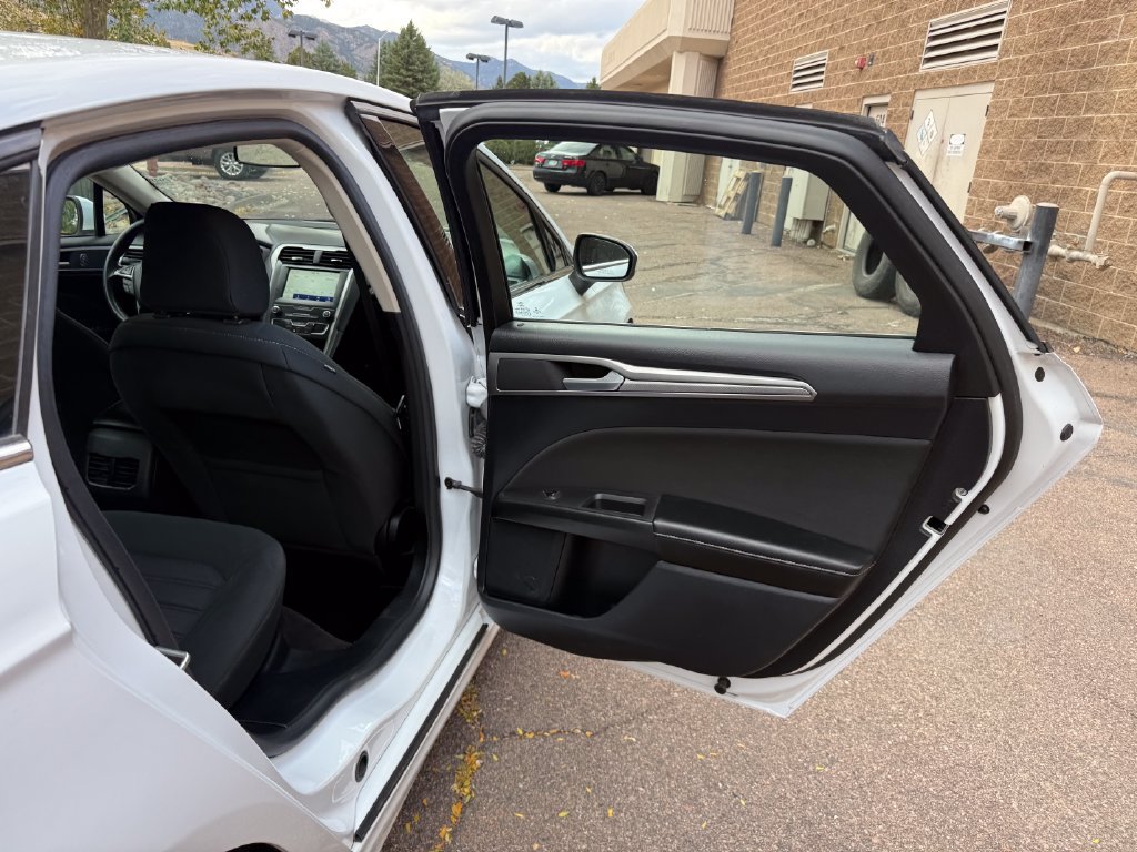 Used 2020 Ford Fusion SE FWD image 21