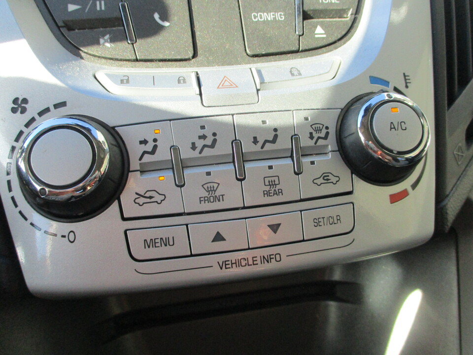 Used 2015 Chevrolet Equinox LT w/ Driver Convenience Package FWD image 28