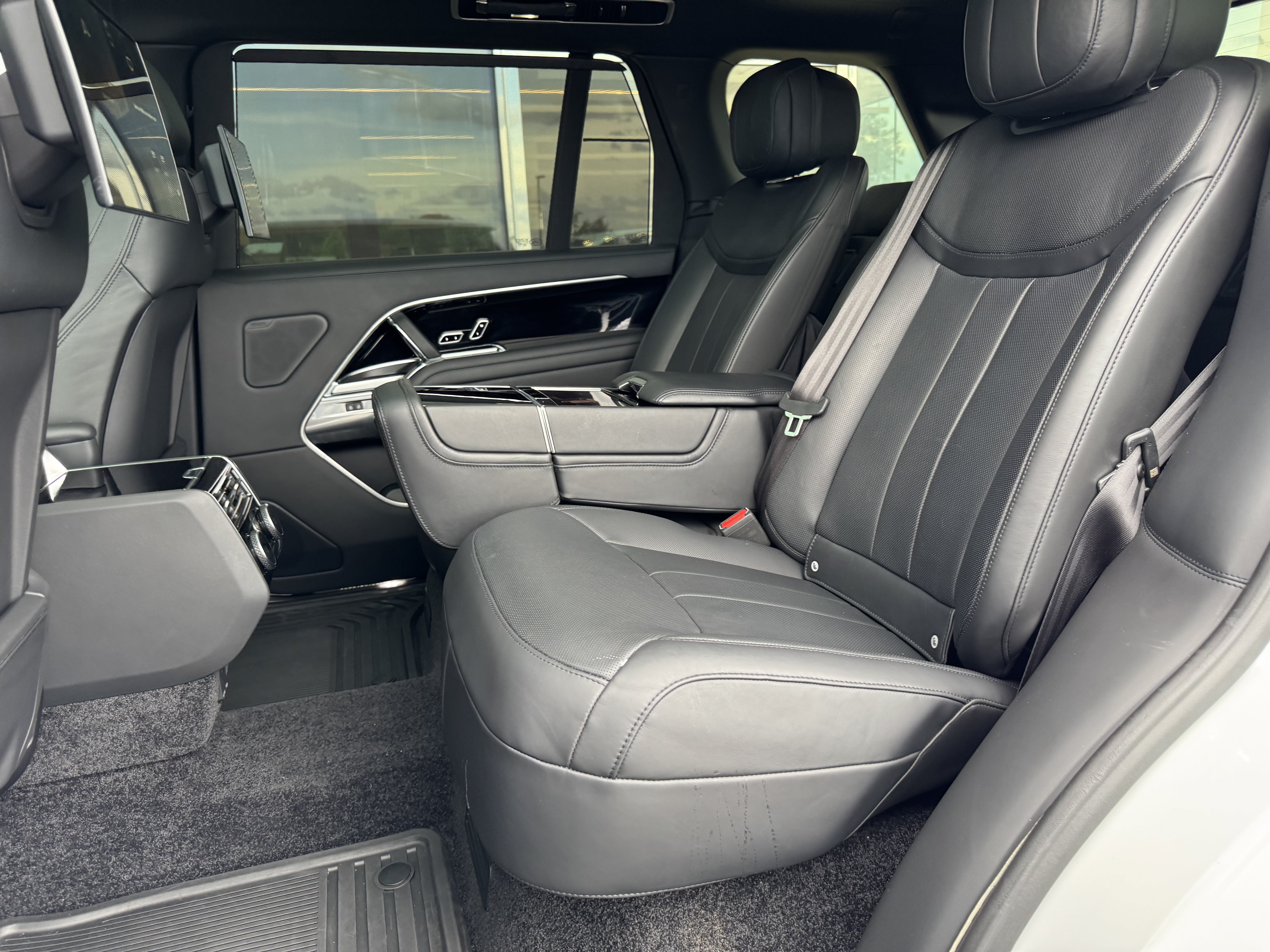 Certified 2023 Land Rover Range Rover Long Wheelbase Autobiography AWD/4WD image 30