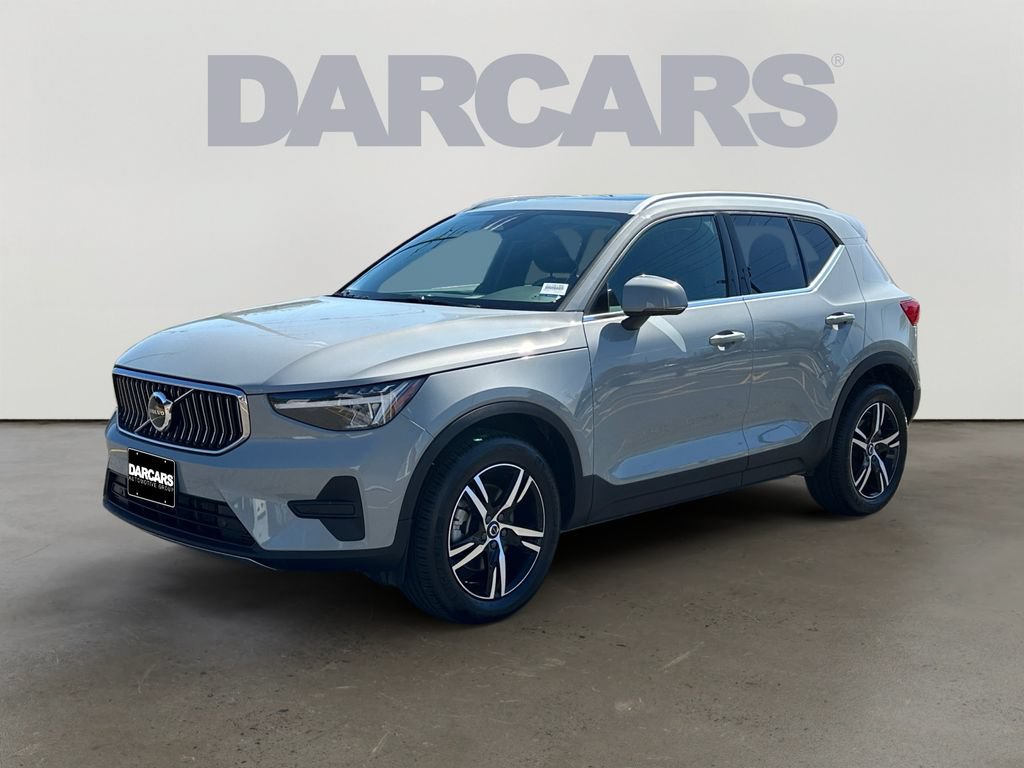 Used 2025 Volvo XC40 B5 Core AWD/4WD image 2