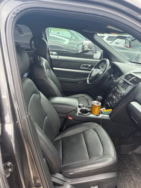 Used 2017 Ford Explorer XLT AWD/4WD image 37
