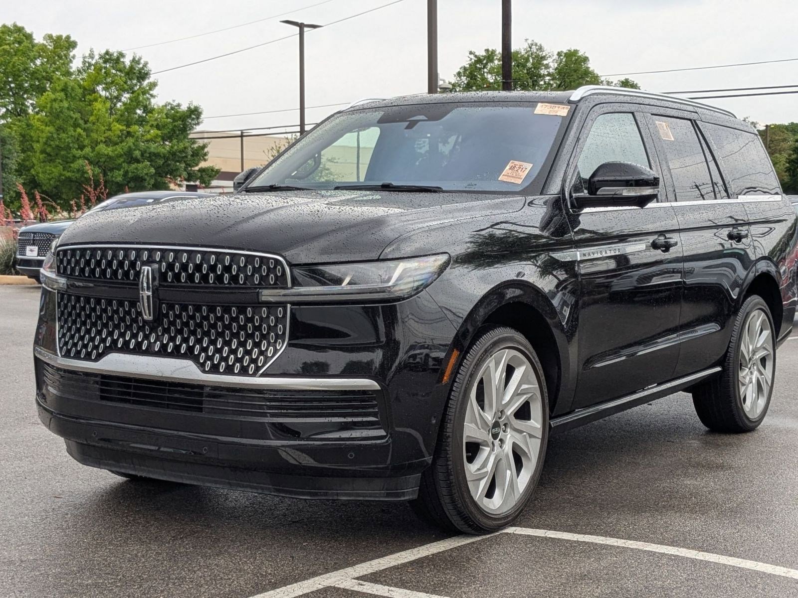 Used 2025 Lincoln Navigator Reserve image 7