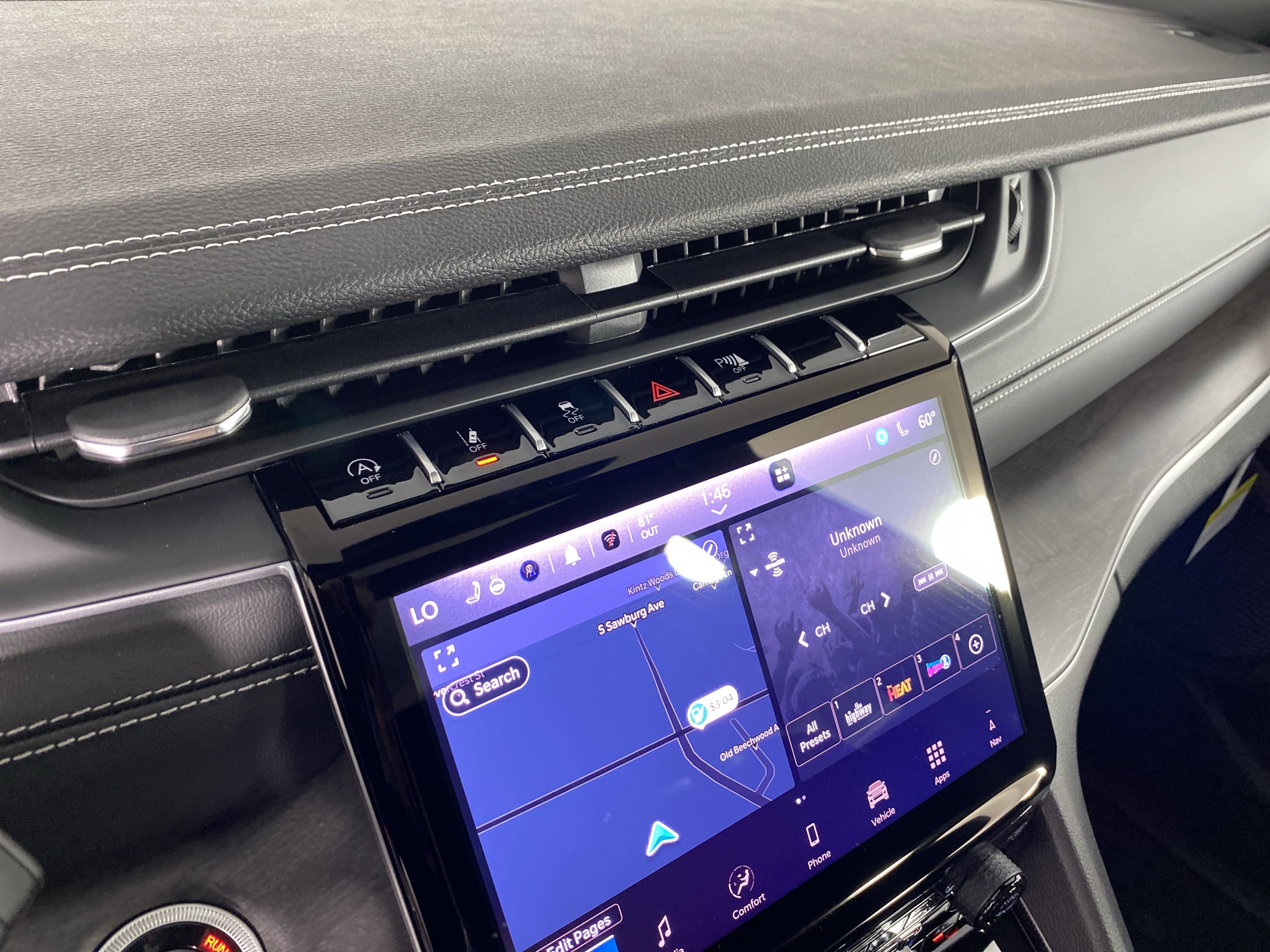 New 2025 Jeep Grand Cherokee L Limited w/ Black Appearance Package image 40