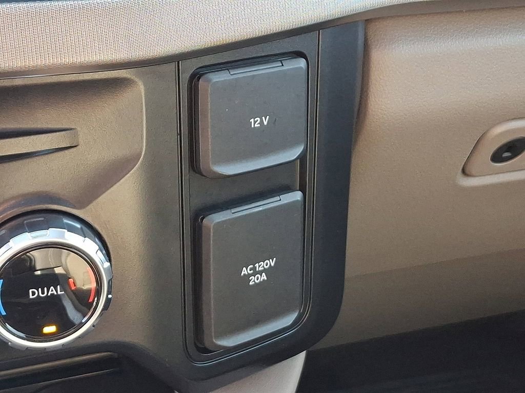 Certified 2025 Ford F250 Platinum w/ Platinum Plus Package image 27