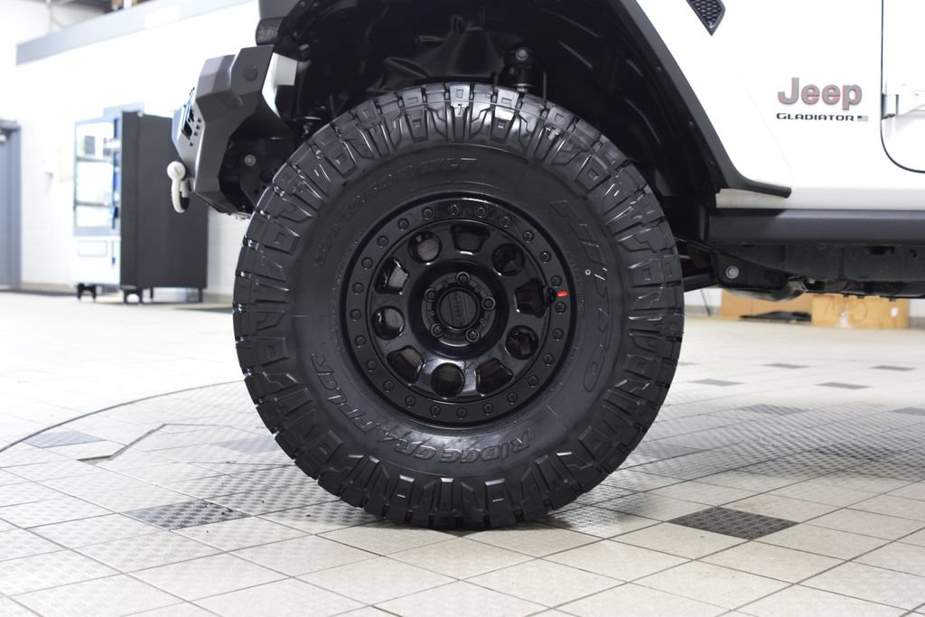 Used 2025 Jeep Gladiator Mojave AWD/4WD image 30