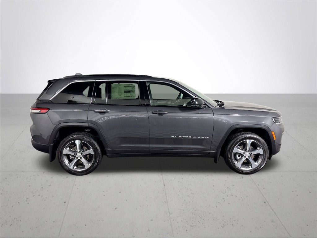 New 2026 Jeep Grand Cherokee Limited w/ MOPAR Finishing Package AWD/4WD image 5