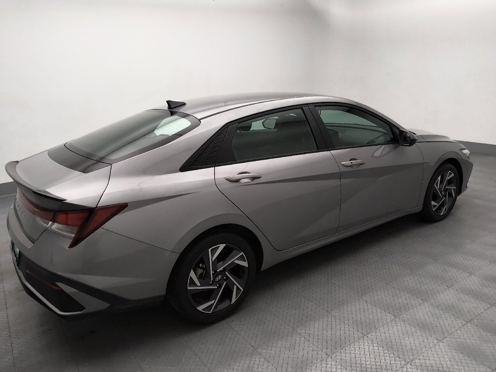 Used 2025 Hyundai Elantra Sport FWD image 10