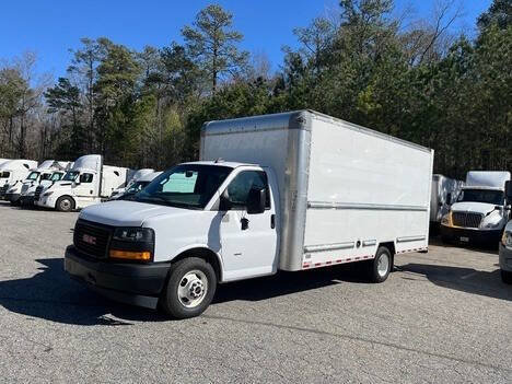Used 2022 GMC Savana 3500 Extended w/ Power Convenience Package RWD image 2