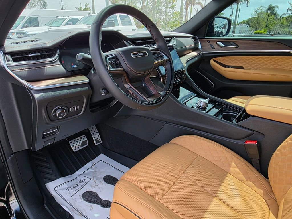 Used 2025 Jeep Grand Cherokee Summit w/ Adv Protech Group IV AWD/4WD image 23