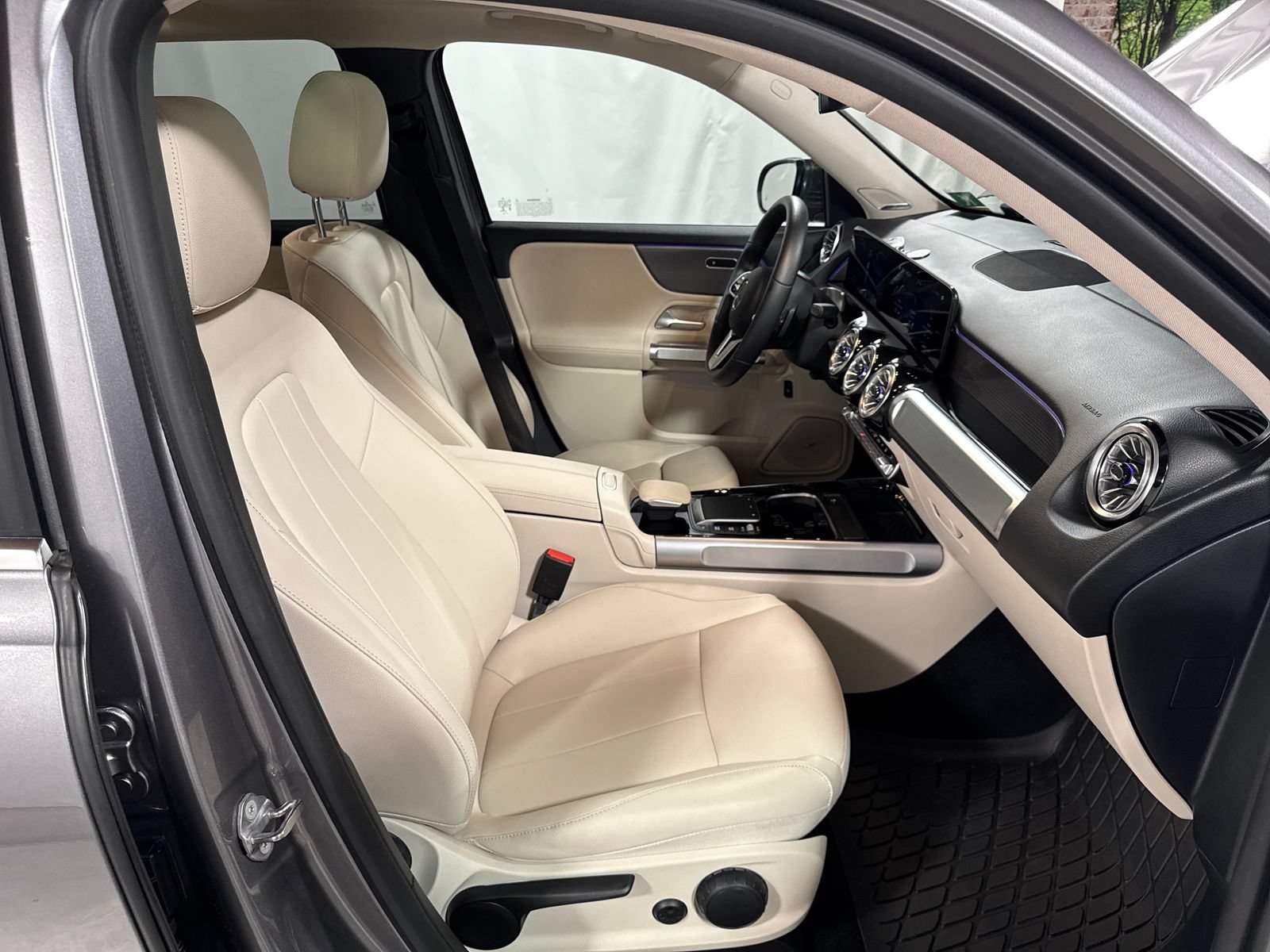 Used 2022 Mercedes-Benz EQB 300 4MATIC image 35