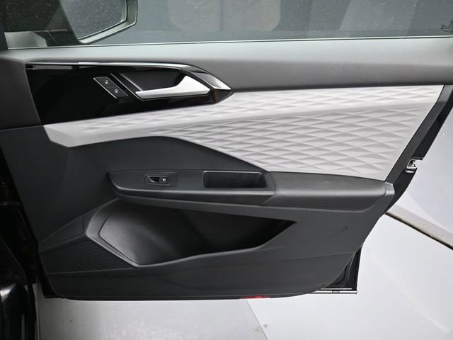 Used 2023 Volkswagen Taos S w/ Driver Assistance Package image 33