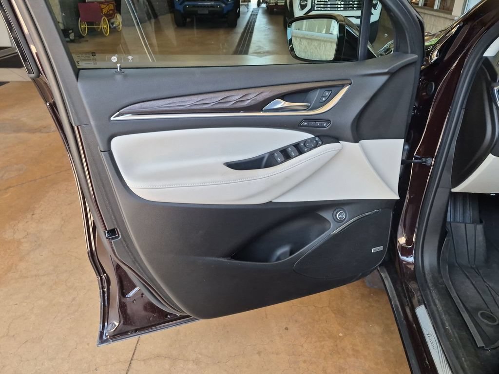 Used 2023 Buick Enclave Avenir w/ Avenir Technology Package AWD/4WD image 23