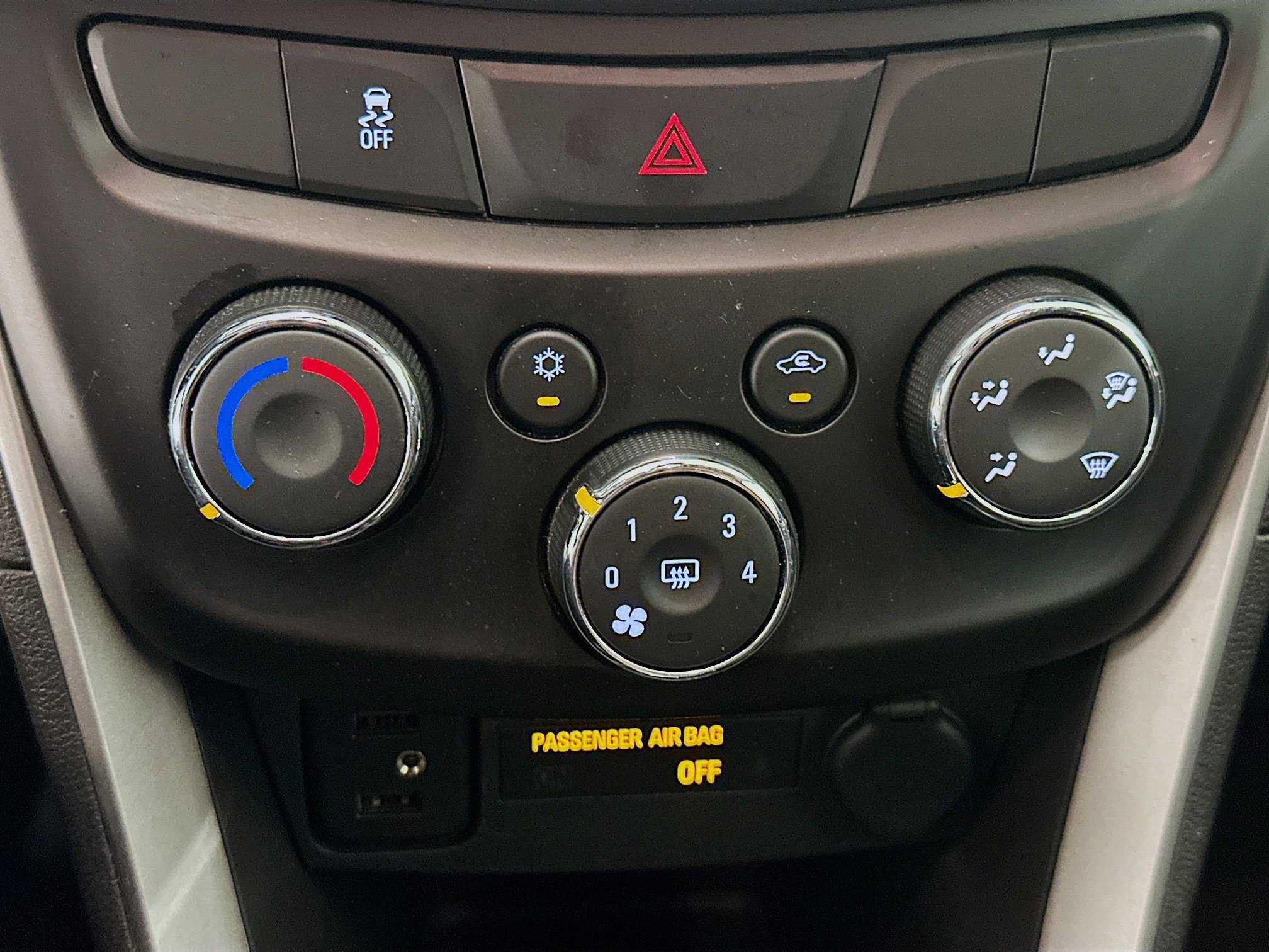 Used 2021 Chevrolet Trax LT w/ LT Convenience Package image 24