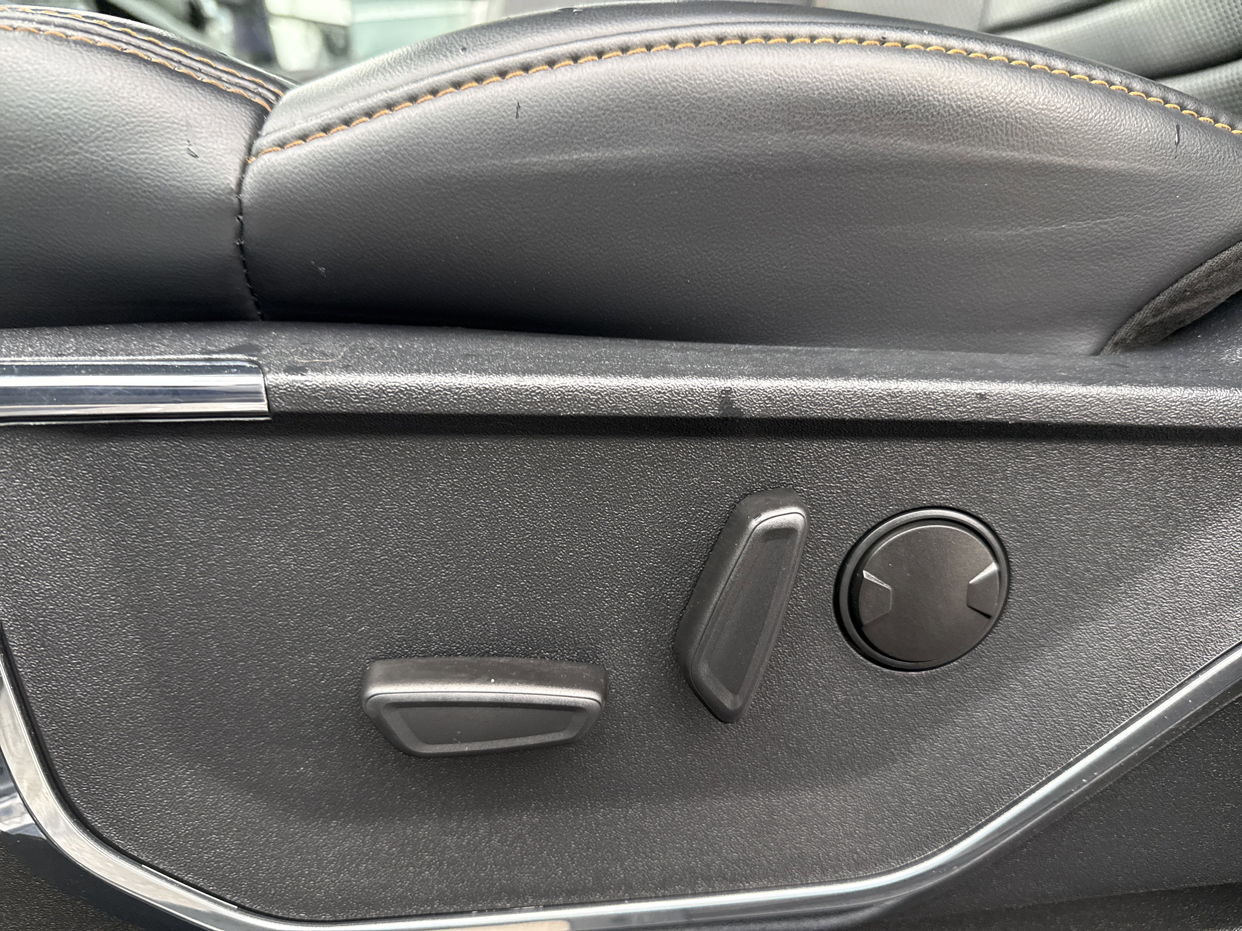 Used 2023 Ford F350 Platinum w/ FX4 Off-Road Package image 17