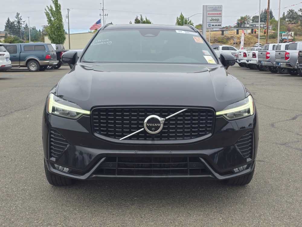 Used 2023 Volvo XC60 B5 Plus AWD/4WD image 12