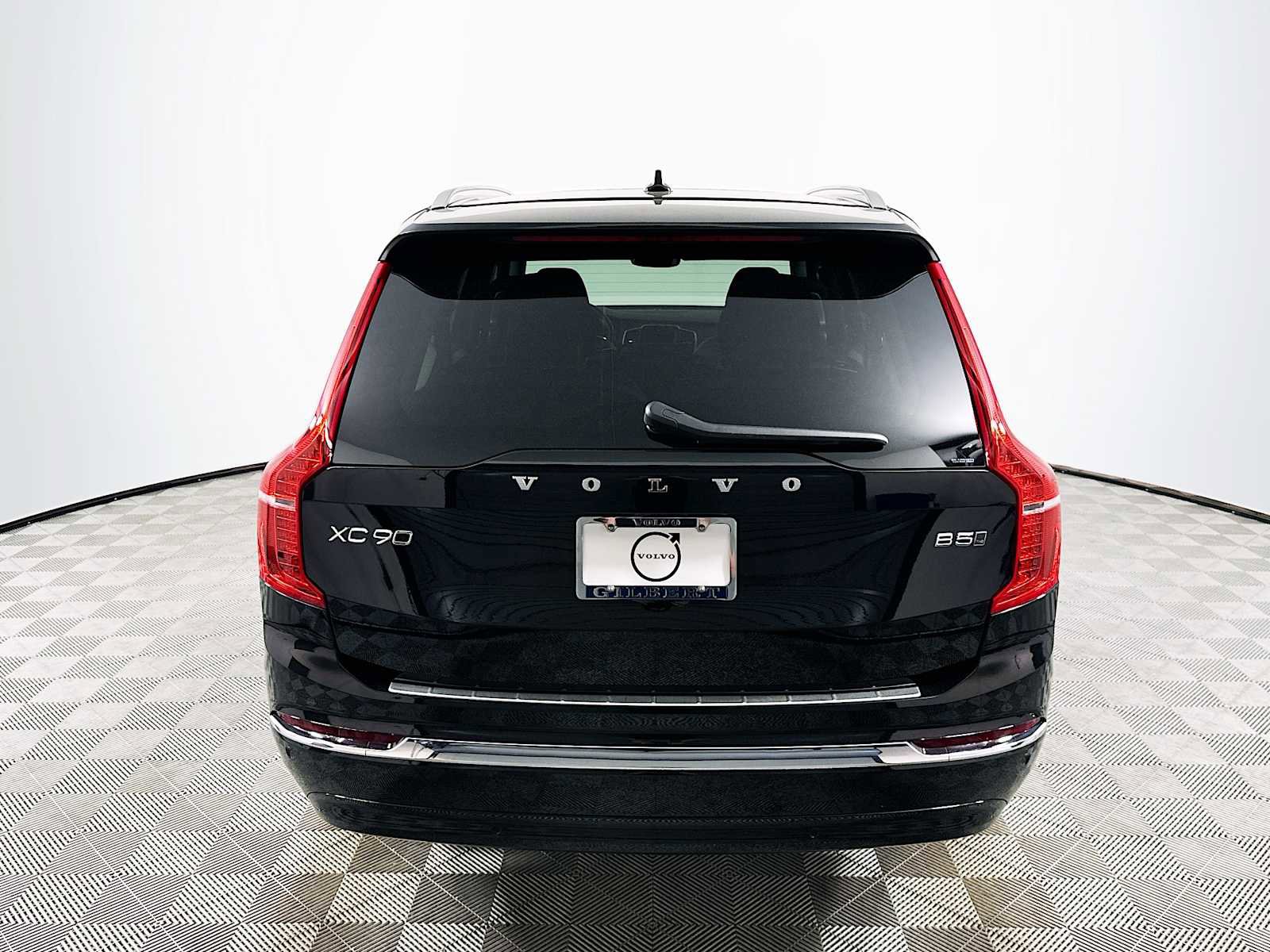 Used 2025 Volvo XC90 B5 Plus w/ Protection Package Premier image 6