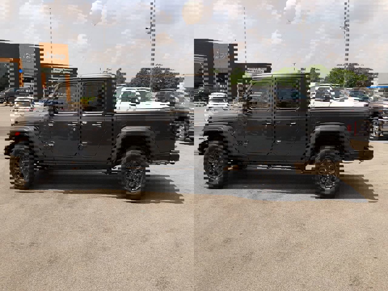 New 2025 Jeep Gladiator Sport image 11