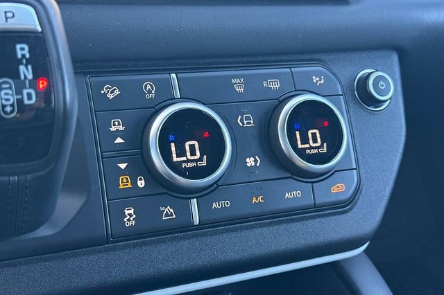 Used 2023 Land Rover Defender 130 SE image 19