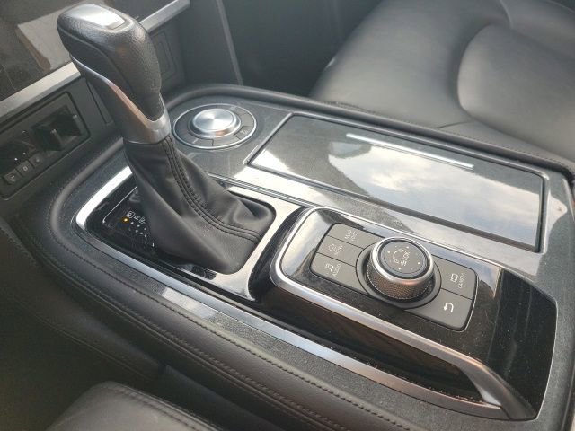 Used 2024 Nissan Armada SV image 5