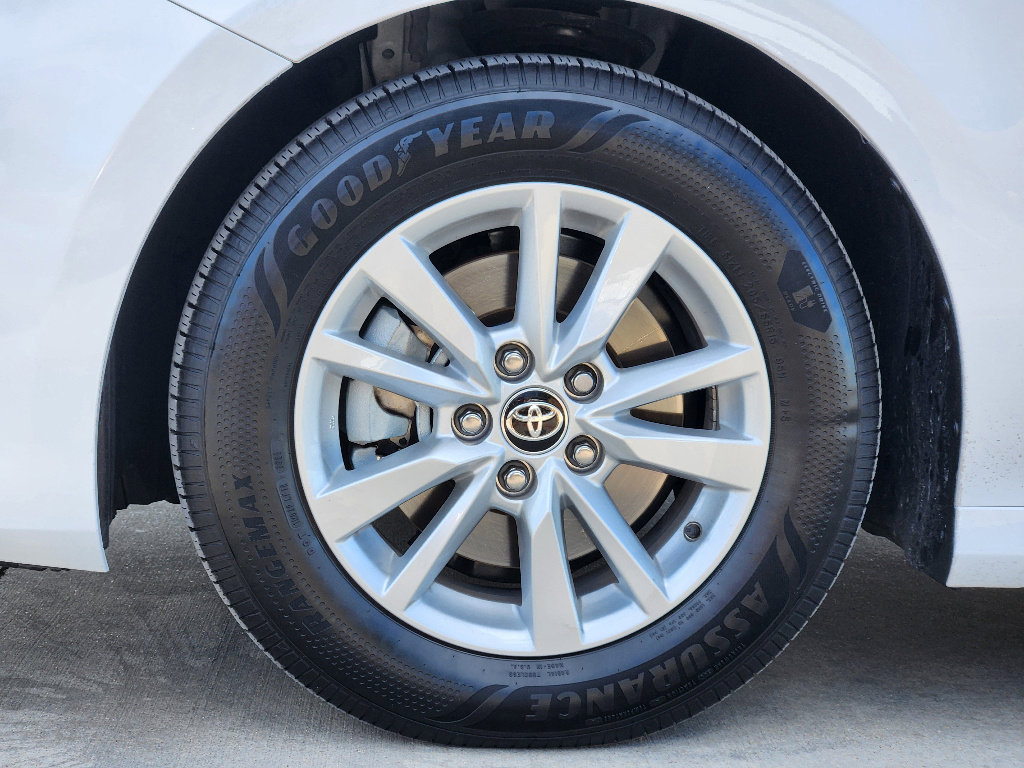 Used 2026 Toyota Camry LE w/ Convenience Package image 9