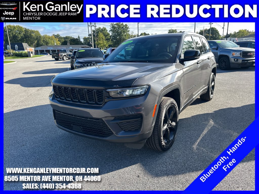 Used 2024 Jeep Grand Cherokee Altitude AWD/4WD image 3