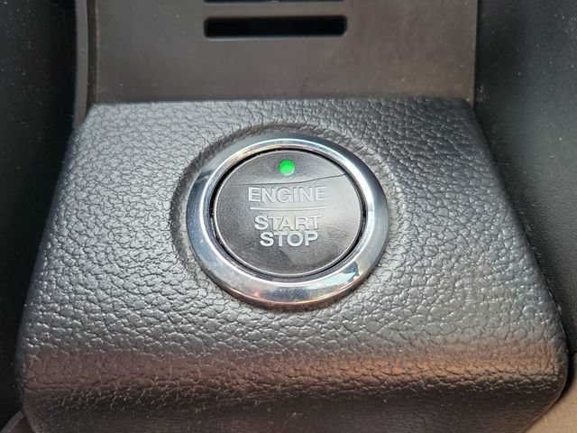 Used 2018 Ford Expedition XLT w/ Equipment Group 202A AWD/4WD image 16