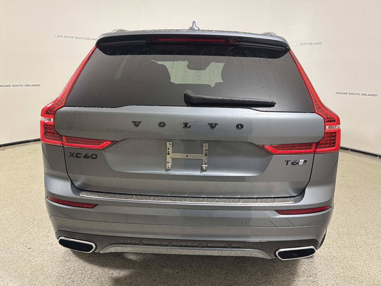Used 2018 Volvo XC60 T6 R-Design w/ Convenience Package AWD/4WD image 4