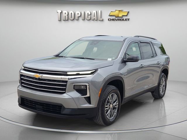 Used 2025 Chevrolet Traverse LT FWD image 1