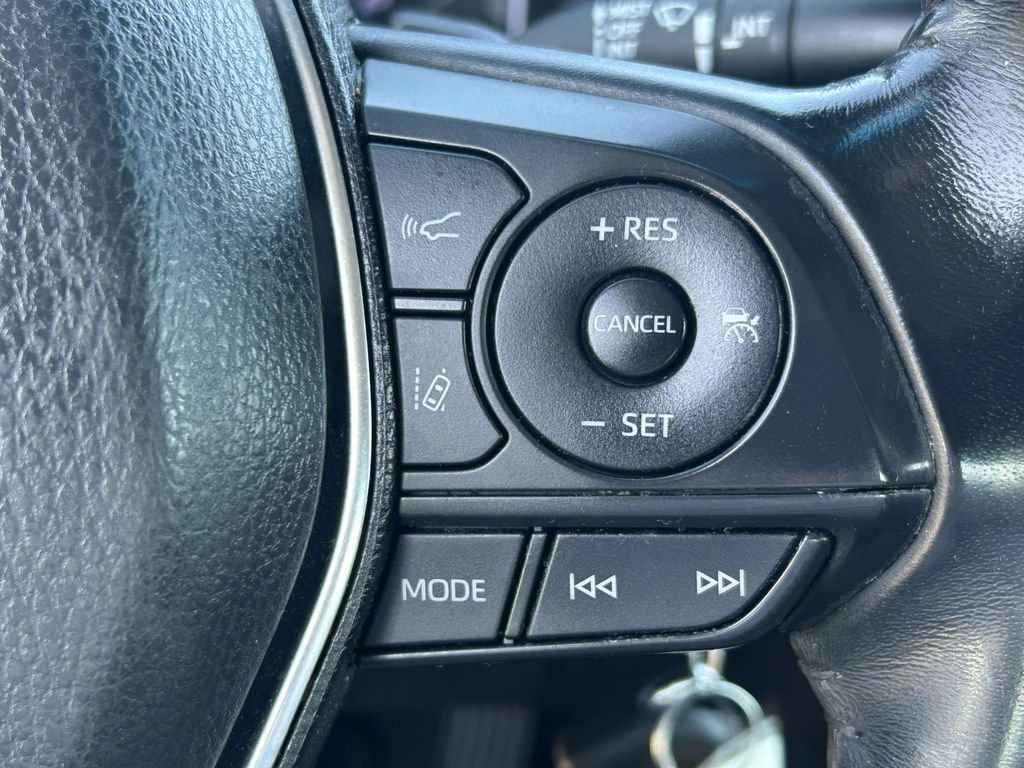 Used 2020 Toyota Camry SE FWD image 22