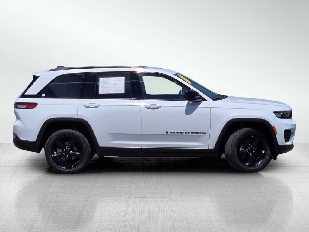 Used 2023 Jeep Grand Cherokee Altitude AWD/4WD image 3
