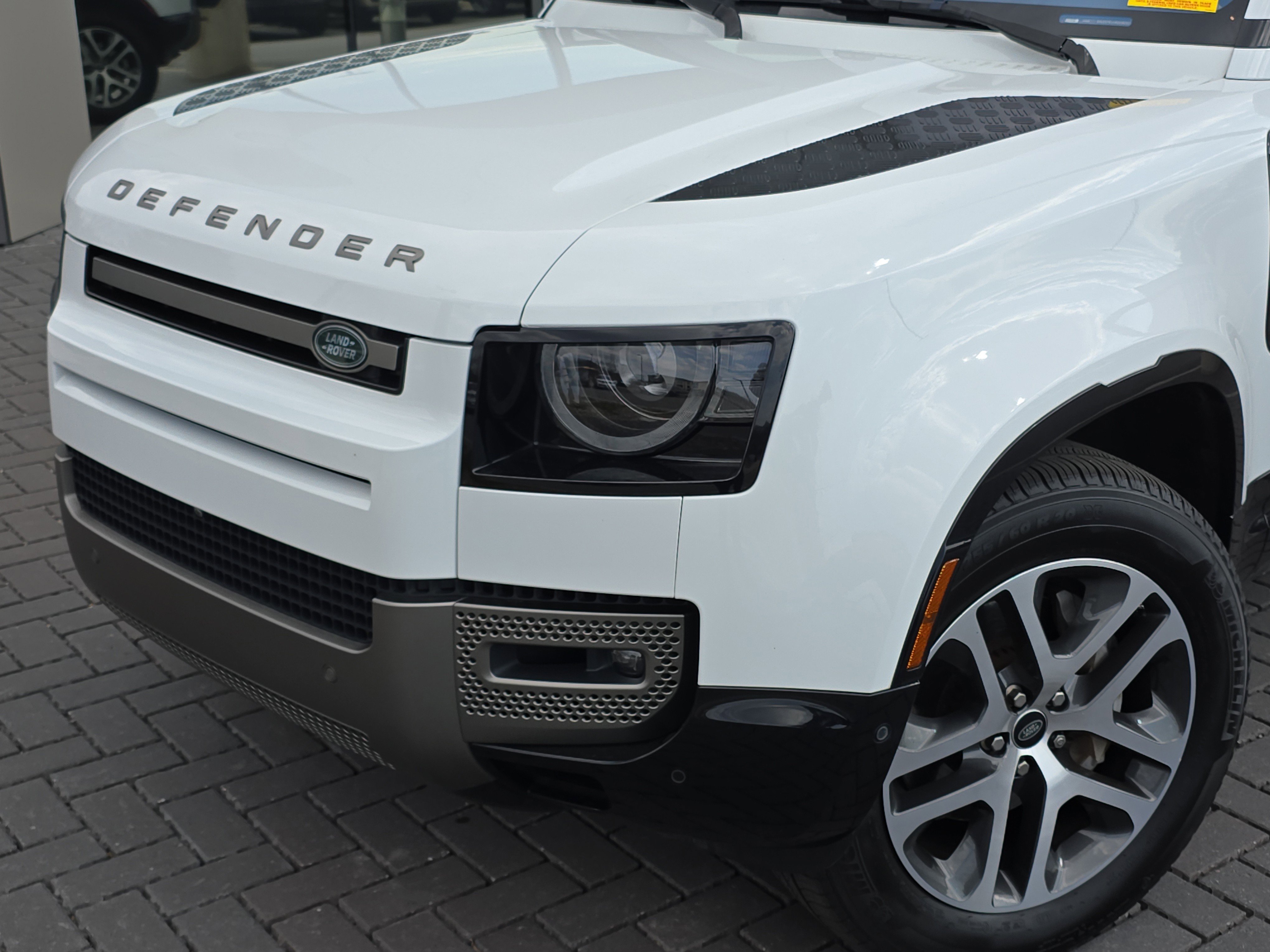 Used 2021 Land Rover Defender 110 X-Dynamic HSE image 10