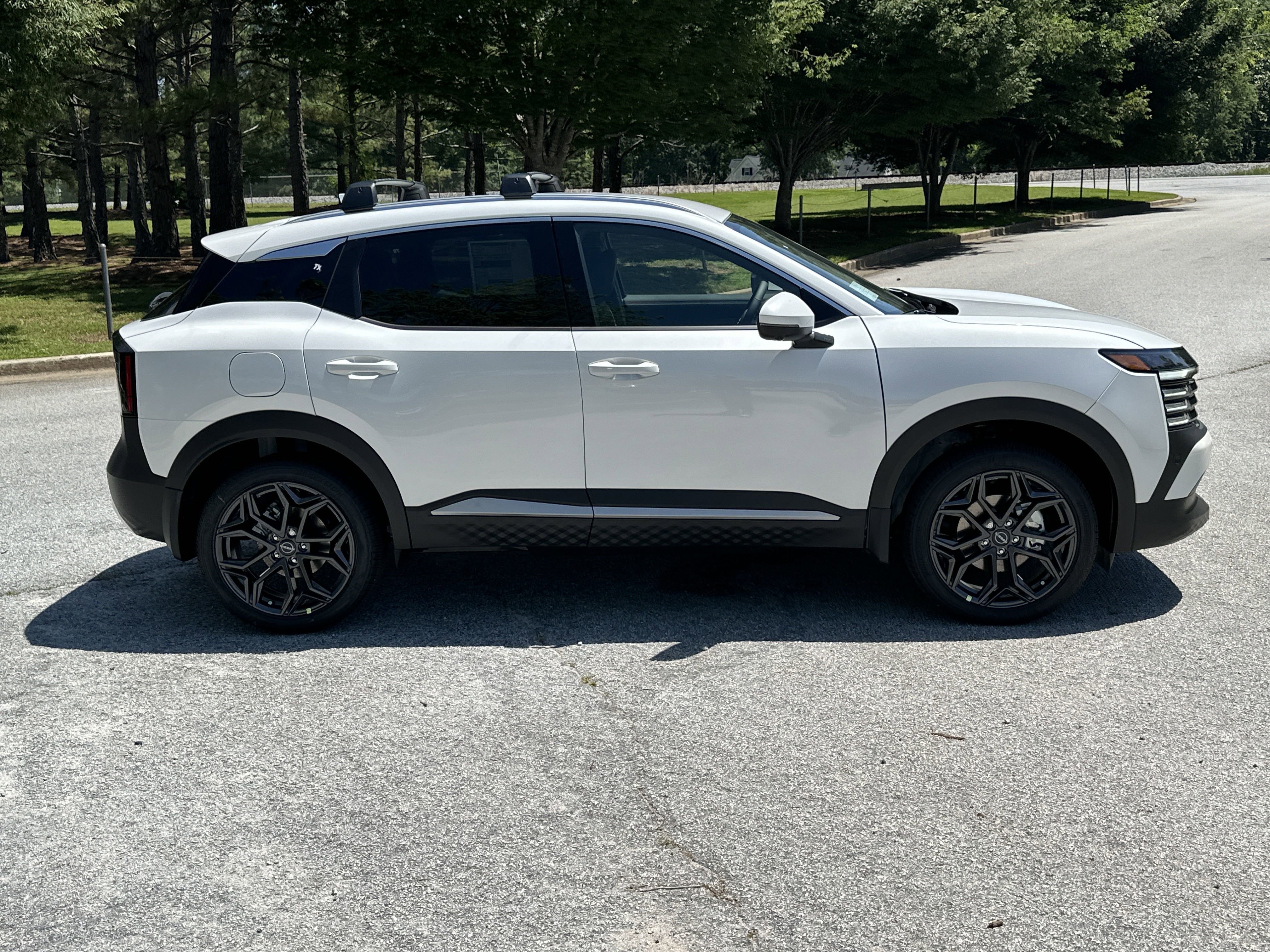 New 2025 Nissan Kicks SR image 4