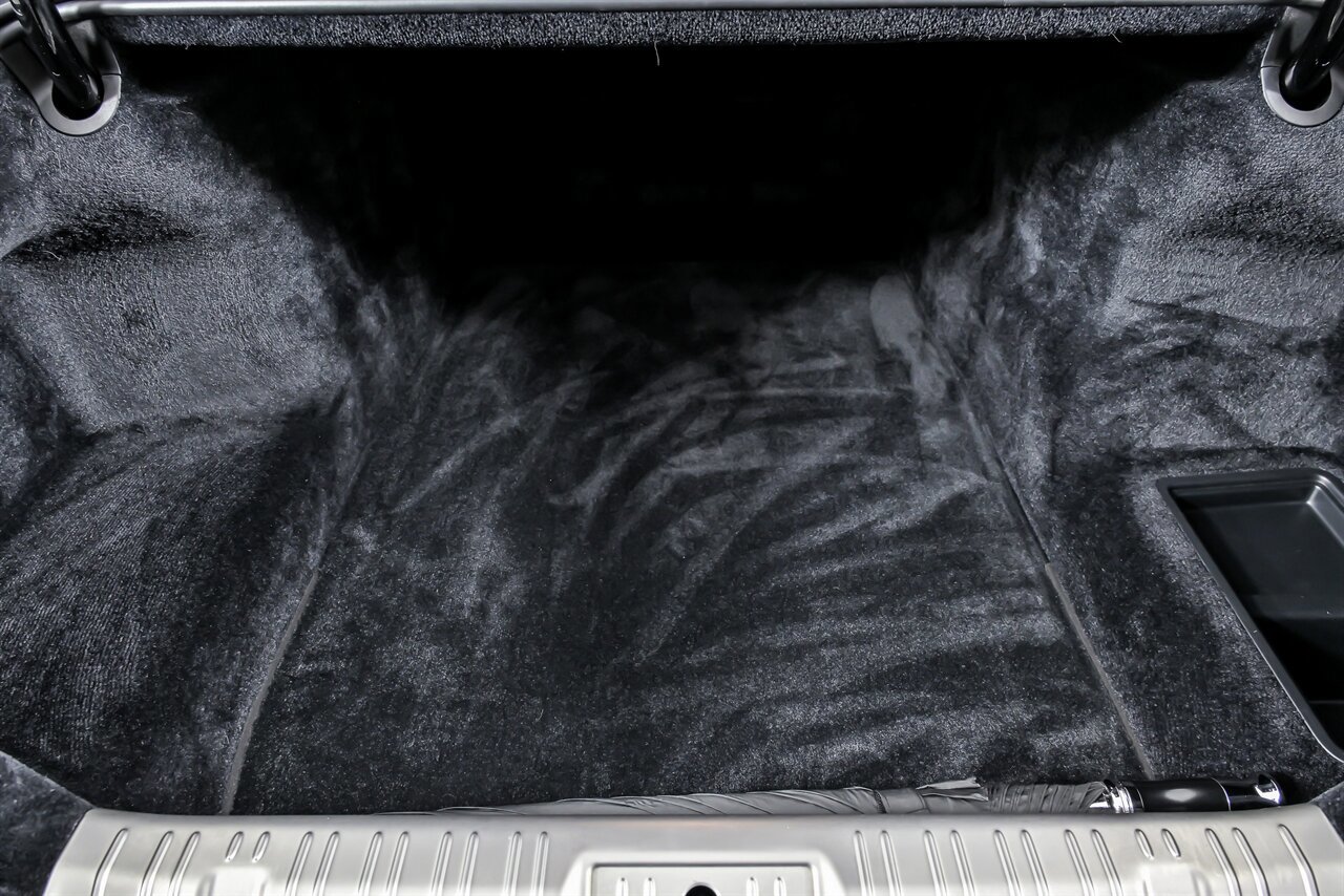 Used 2017 Rolls-Royce Ghost image 16