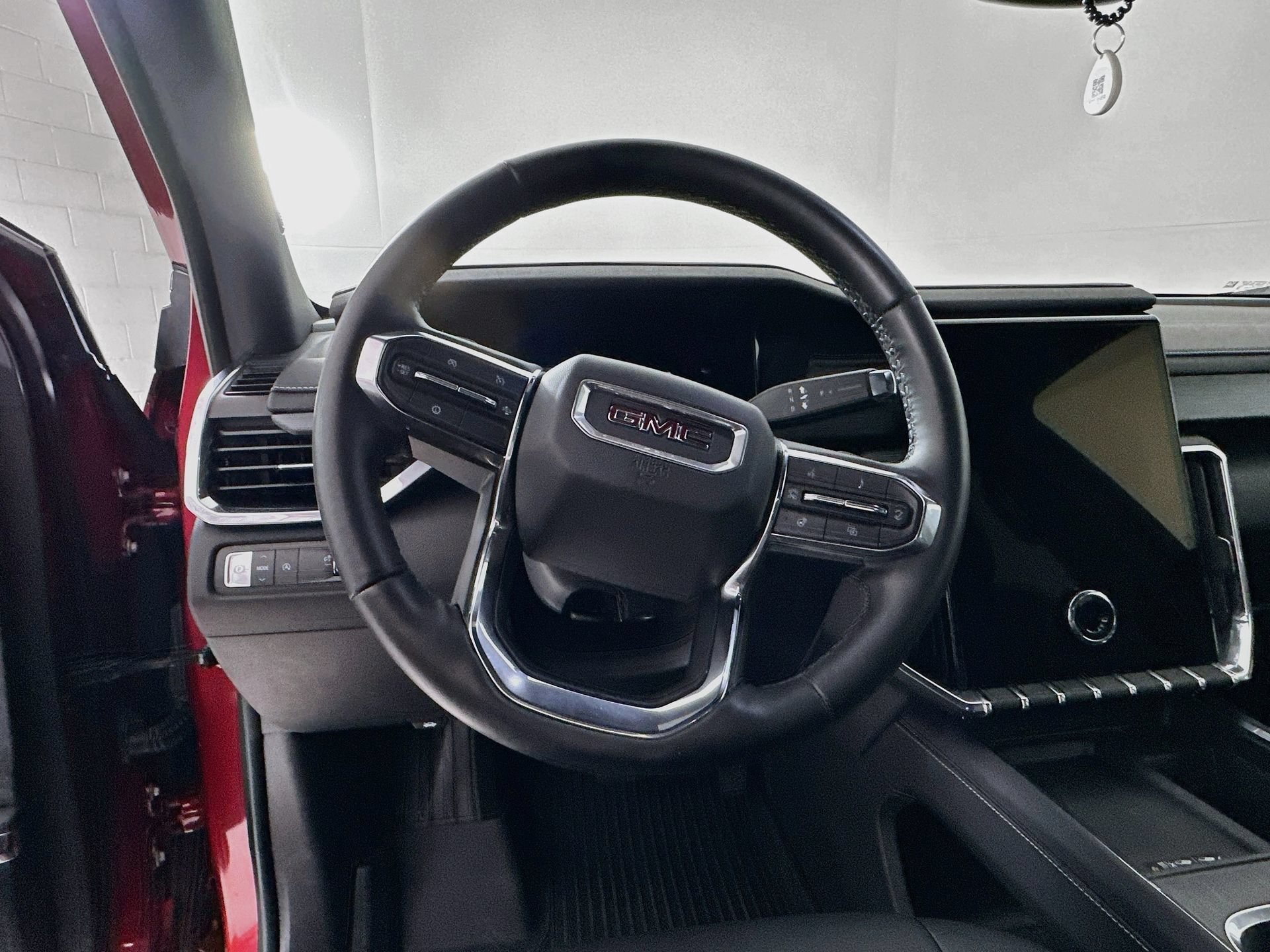 Used 2025 GMC Acadia Elevation w/ Elevation Premium Package FWD image 12