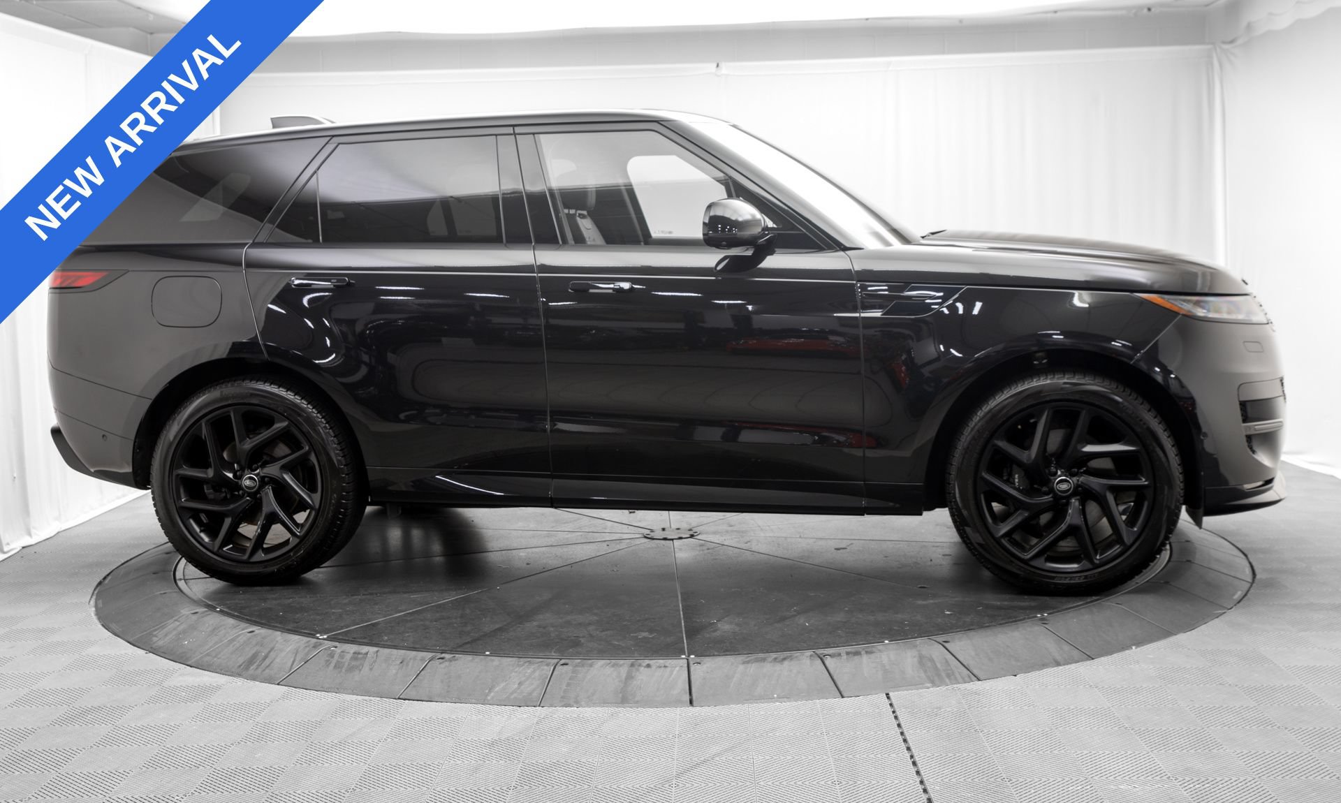 Used 2024 Land Rover Range Rover Sport Dynamic SE AWD/4WD image 8