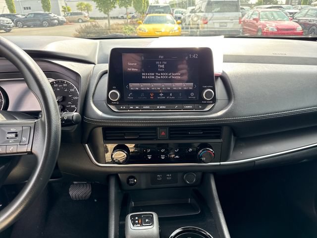 Used 2024 Nissan Rogue S AWD/4WD image 20