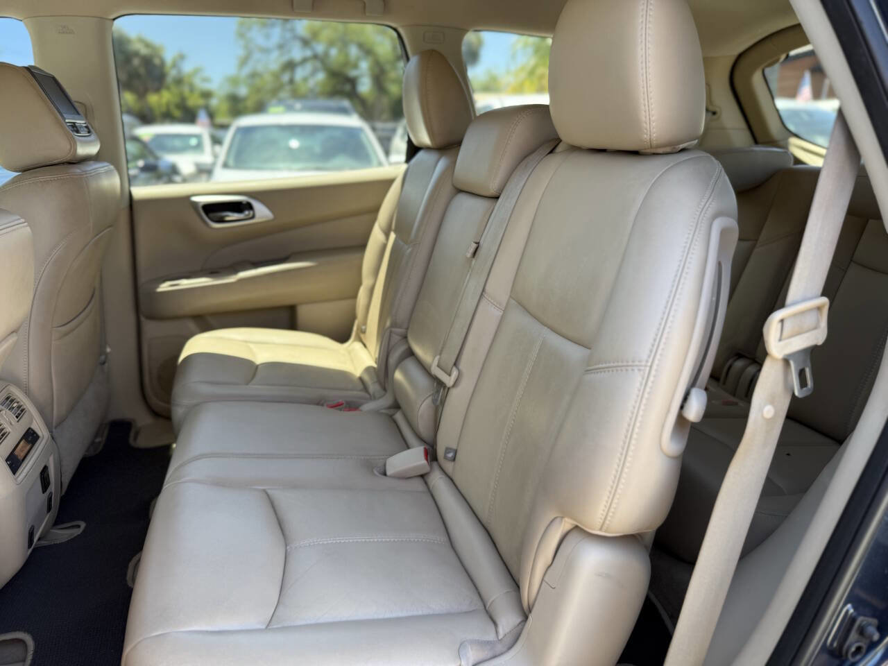 Used 2015 Nissan Pathfinder SL w/ SL Tech Package FWD image 21